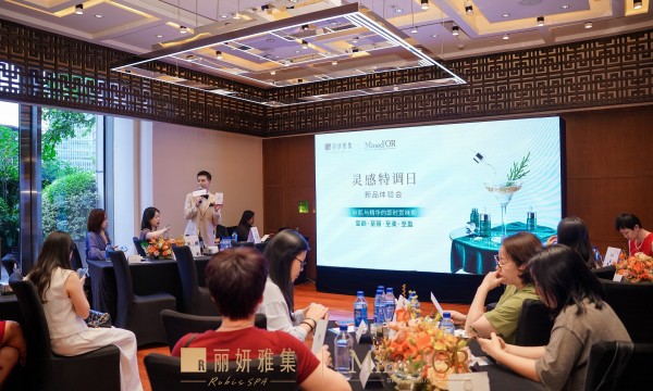 院线级奢养精华液 | 丽妍雅集旗下密朵叶Mined’OR重磅发布至奢系列大绿瓶